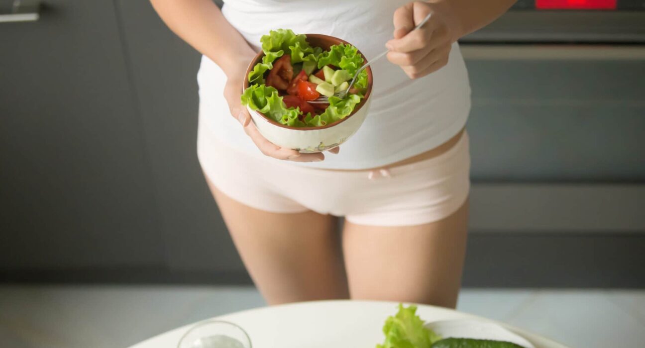 women standing carrying weight loss diet for pcos and pcod diet plan